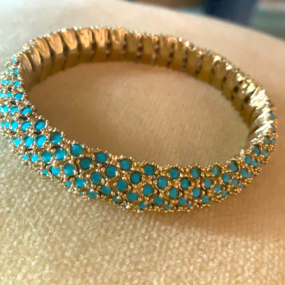 Beautiful turquoise and gold stretch bracelet